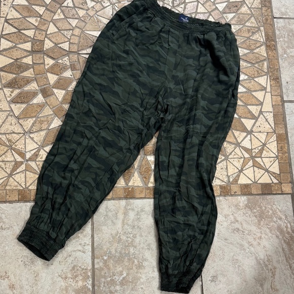American Eagle Joggers - Picture 4 of 4